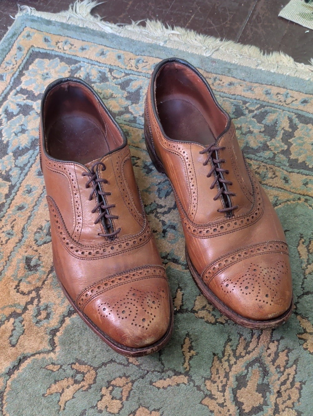 Allen Edmonds Strand Cap Oxford Dress Shoe in Walnut Brown